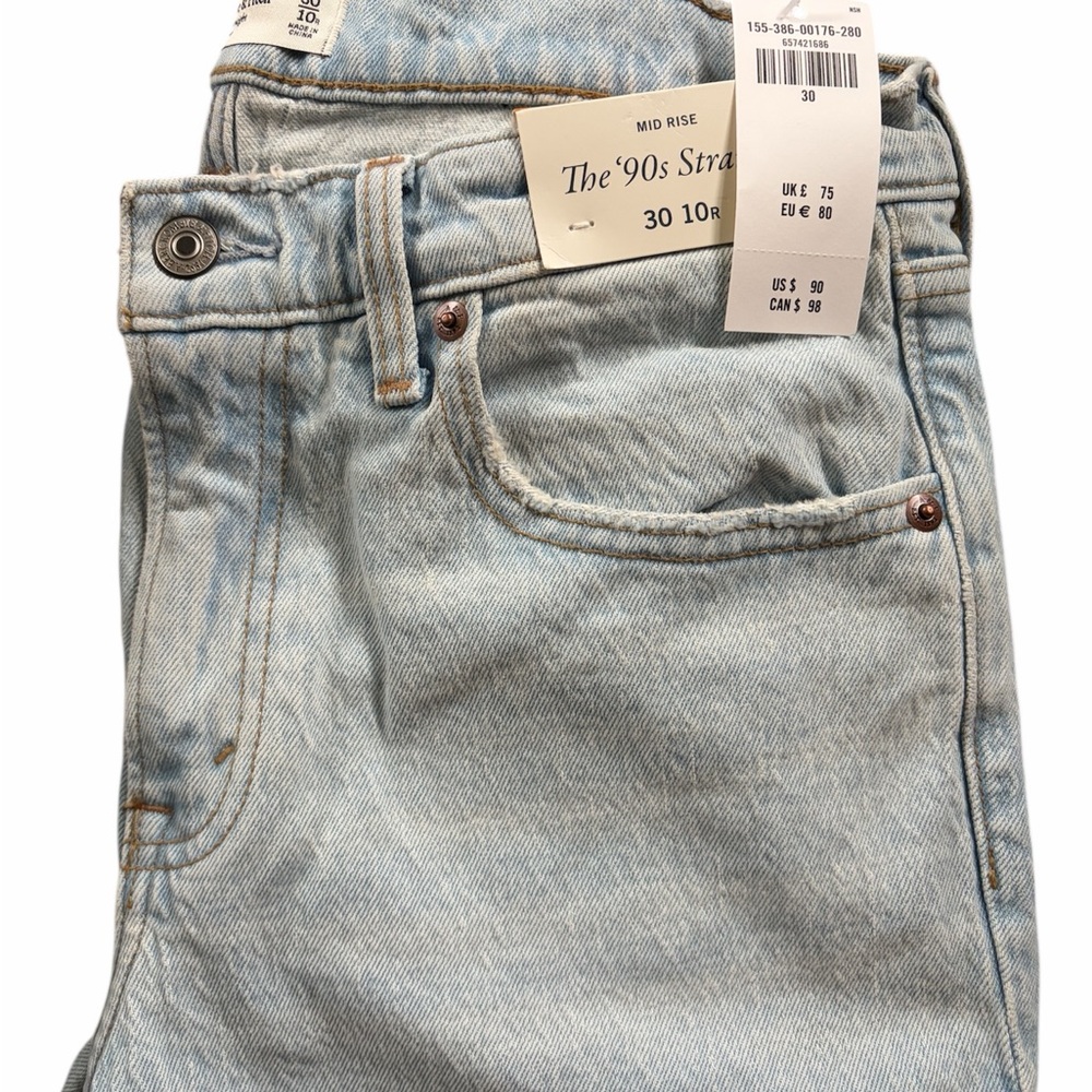 Abercrombie & Fitch Mid Rise 90’s Straight Jean NWT